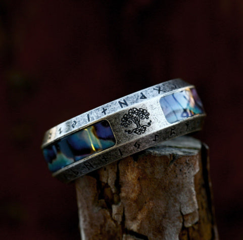 Bague en acier inoxydable vieillie avec lettres vikings