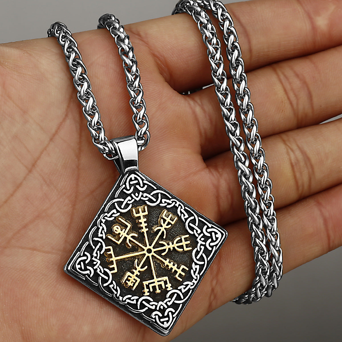 Pendentif Viking Boussole Rune Carré en Acier Titane