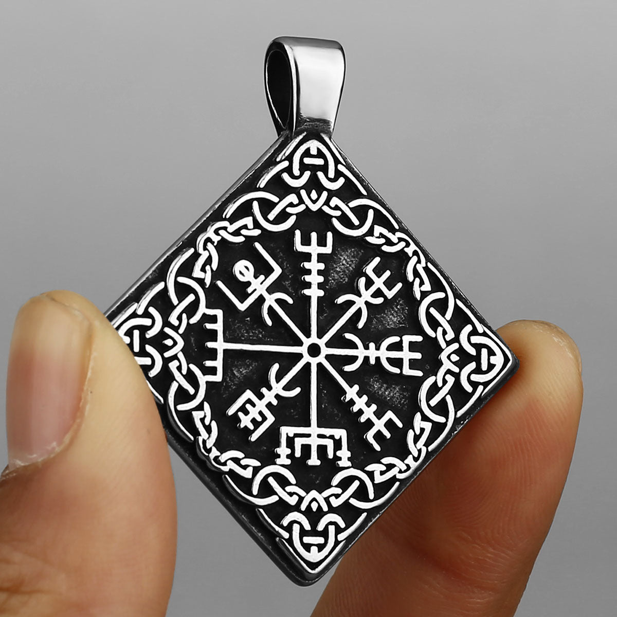 Pendentif Viking Boussole Rune Carré en Acier Titane