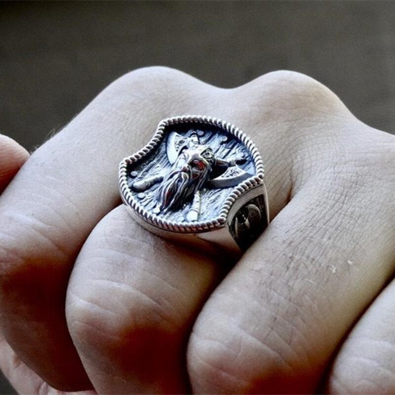 Bague en acier titane avec double hache viking rétro et cool