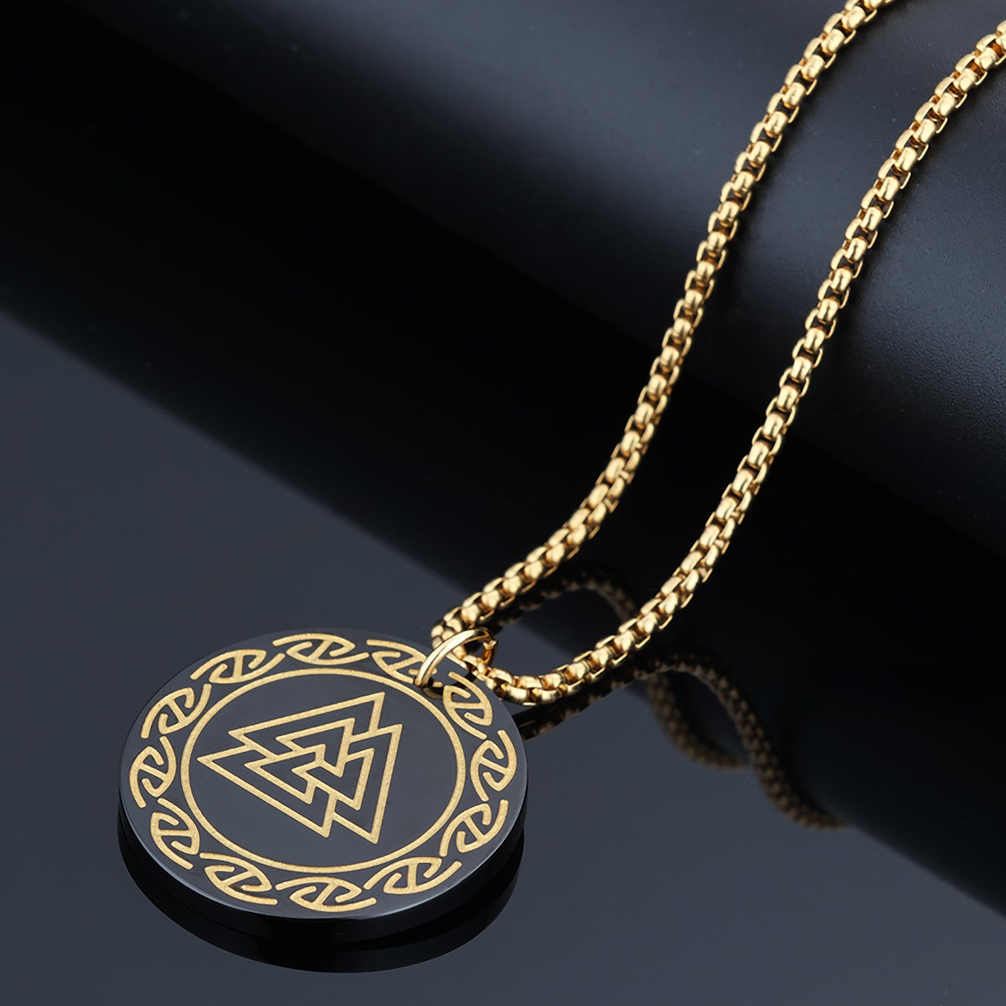 Collier Valknut en acier inoxydable avec motif runique viking de style rétro littéraire